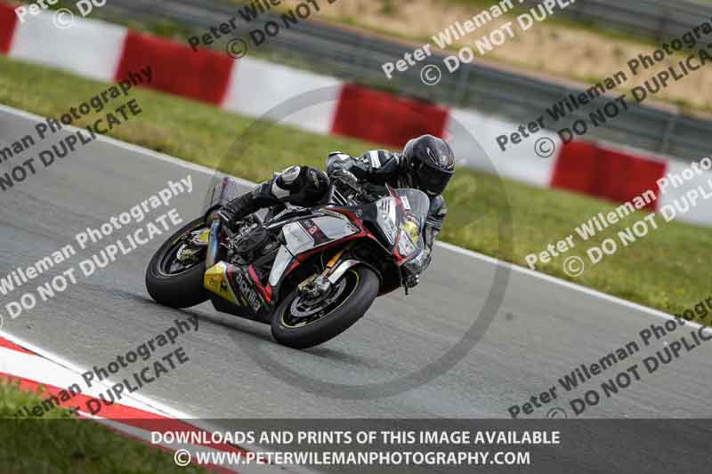cadwell no limits trackday;cadwell park;cadwell park photographs;cadwell trackday photographs;enduro digital images;event digital images;eventdigitalimages;navarra;no limits trackdays;peter wileman photography;racing digital images;trackday digital images;trackday photos